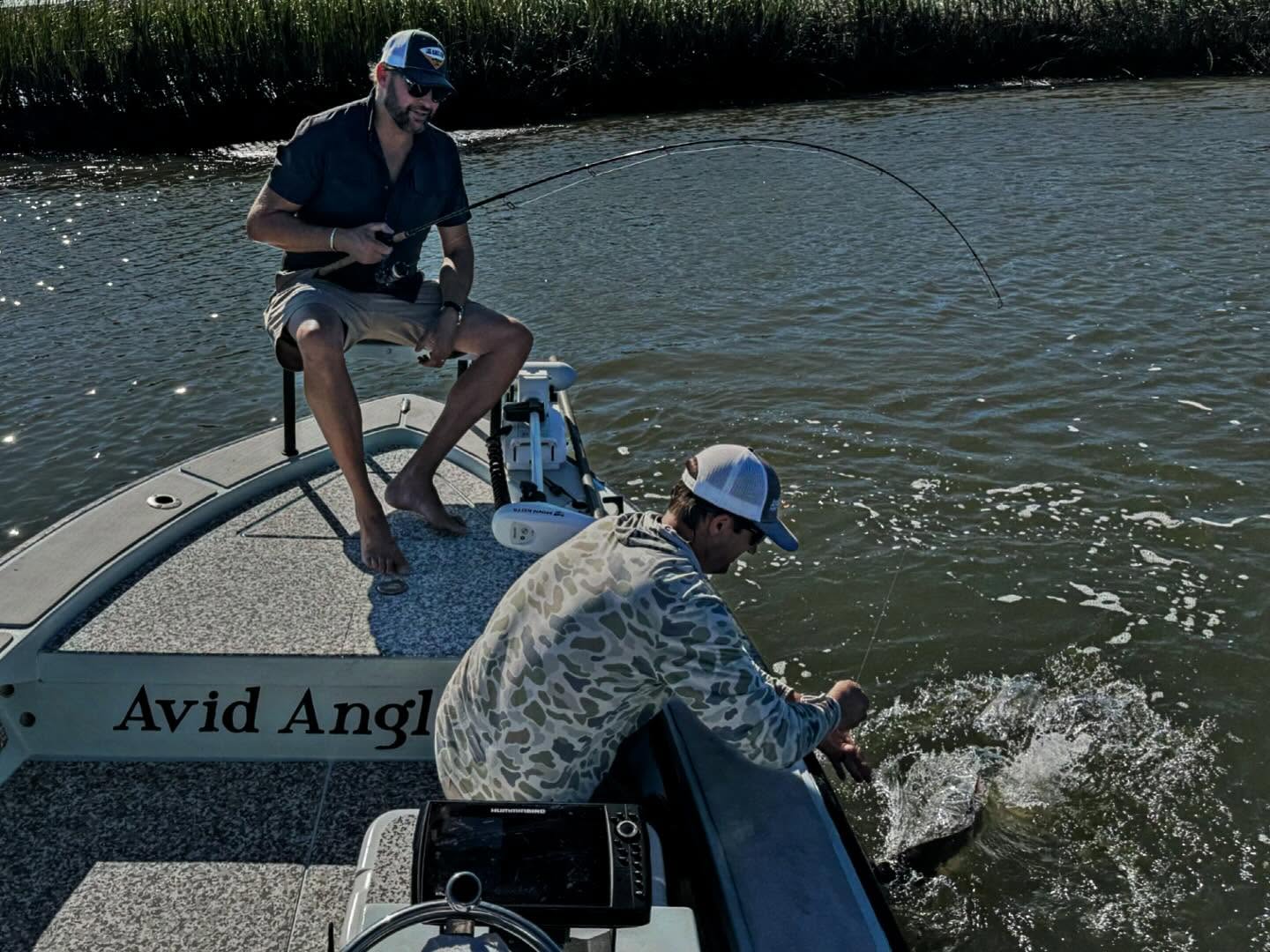 Fish on after a winding boat ride through the estuary…Settling into a small tidal creek alive with fiddler crabs, oysters, minnows, shrimp, egrets and redfish!
#novemberfishingreportcharleston #fishon #avidangling #avidanglingfishingcharters #inshoreredfish #estuaryfishing #nature_perfection www.AvidAngling.com