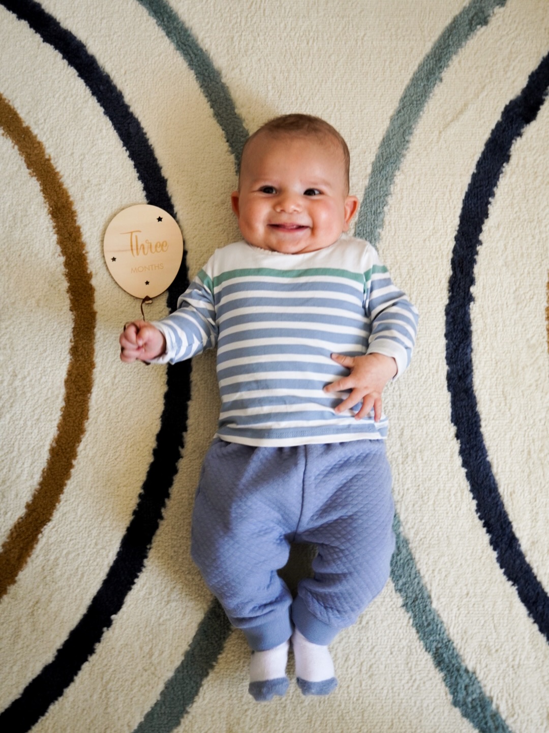 3 meses de bebé Tomé 🎈🎉
aprendeu a levar aos mãos à boca e agora chucha no dedo!
O nosso amor sorridente 🥹 vá… depende! Desliza até ao fim 🤭😂
#threemonths #babyboy #tresmeses