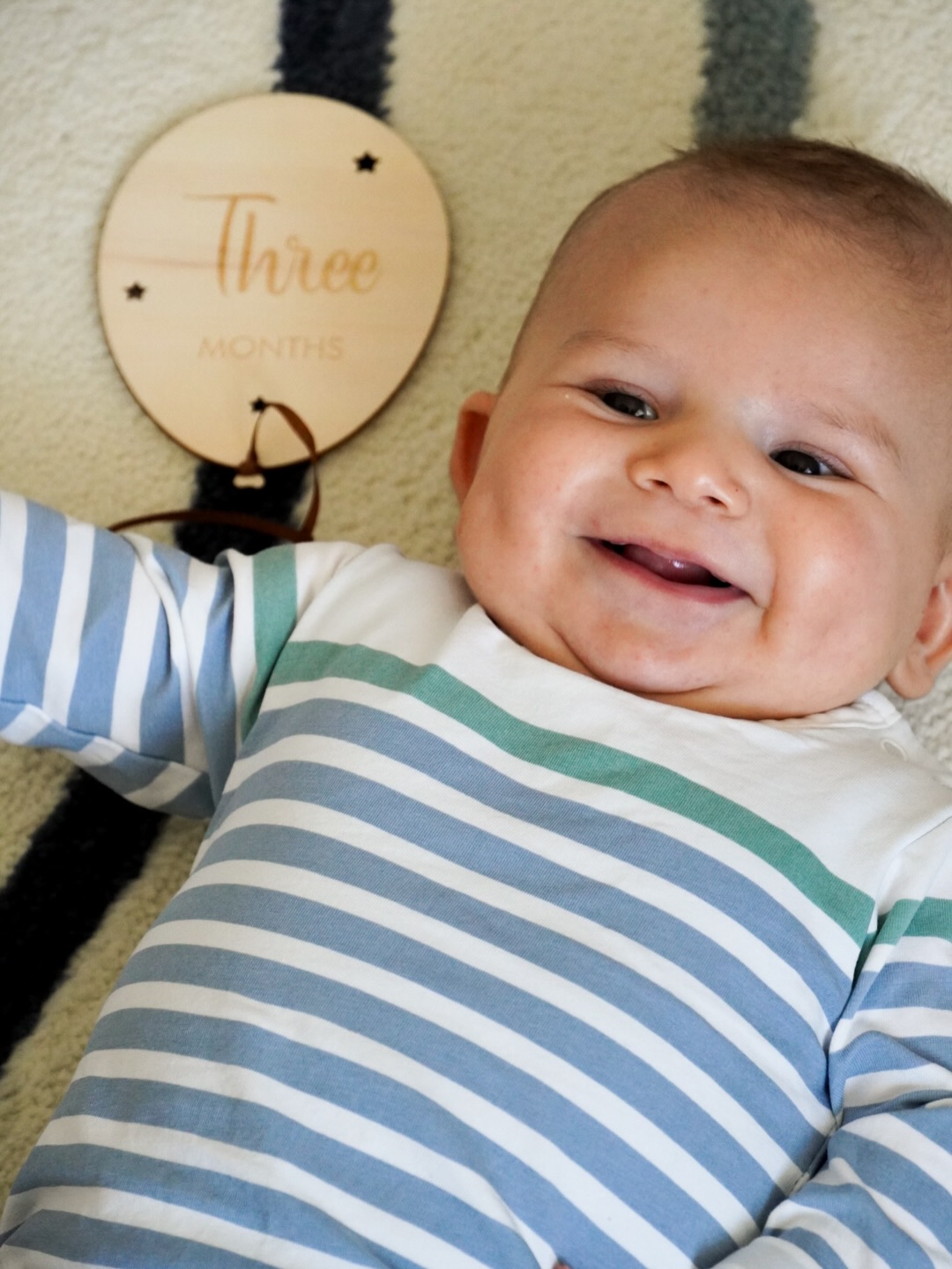 3 meses de bebé Tomé 🎈🎉
aprendeu a levar aos mãos à boca e agora chucha no dedo!
O nosso amor sorridente 🥹 vá… depende! Desliza até ao fim 🤭😂
#threemonths #babyboy #tresmeses