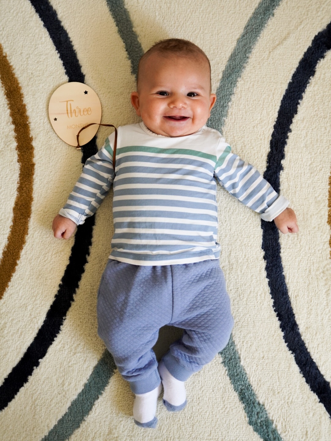 3 meses de bebé Tomé 🎈🎉
aprendeu a levar aos mãos à boca e agora chucha no dedo!
O nosso amor sorridente 🥹 vá… depende! Desliza até ao fim 🤭😂
#threemonths #babyboy #tresmeses