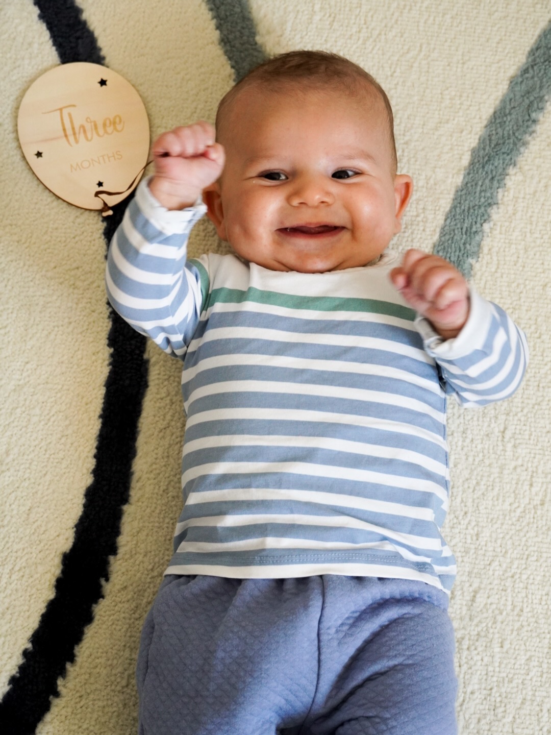 3 meses de bebé Tomé 🎈🎉
aprendeu a levar aos mãos à boca e agora chucha no dedo!
O nosso amor sorridente 🥹 vá… depende! Desliza até ao fim 🤭😂
#threemonths #babyboy #tresmeses
